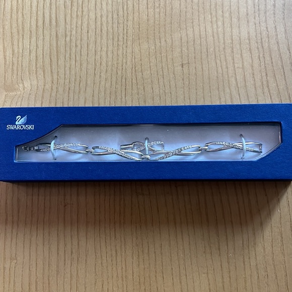 Swarovski Crystals Pave Twisted Link Bracelet - Picture 5 of 5